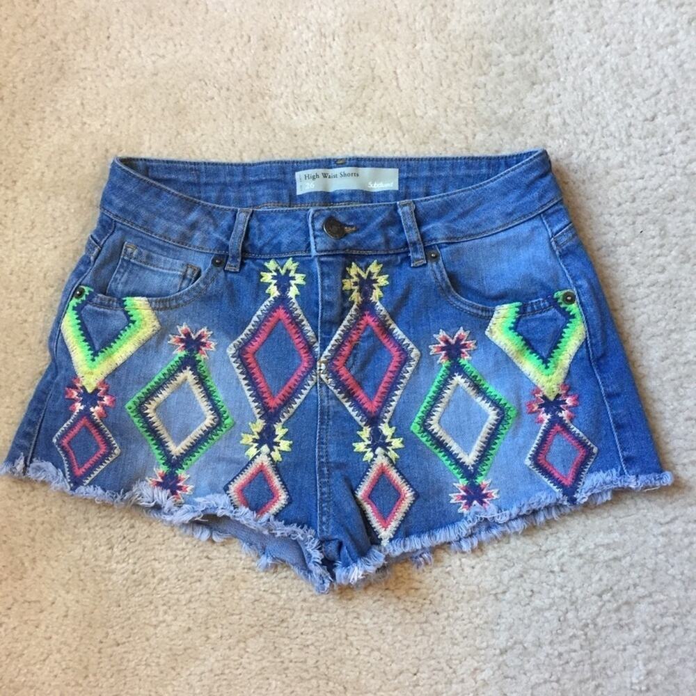 Subdued Embroidered High Waisted Jean Shorts‎ Size 4